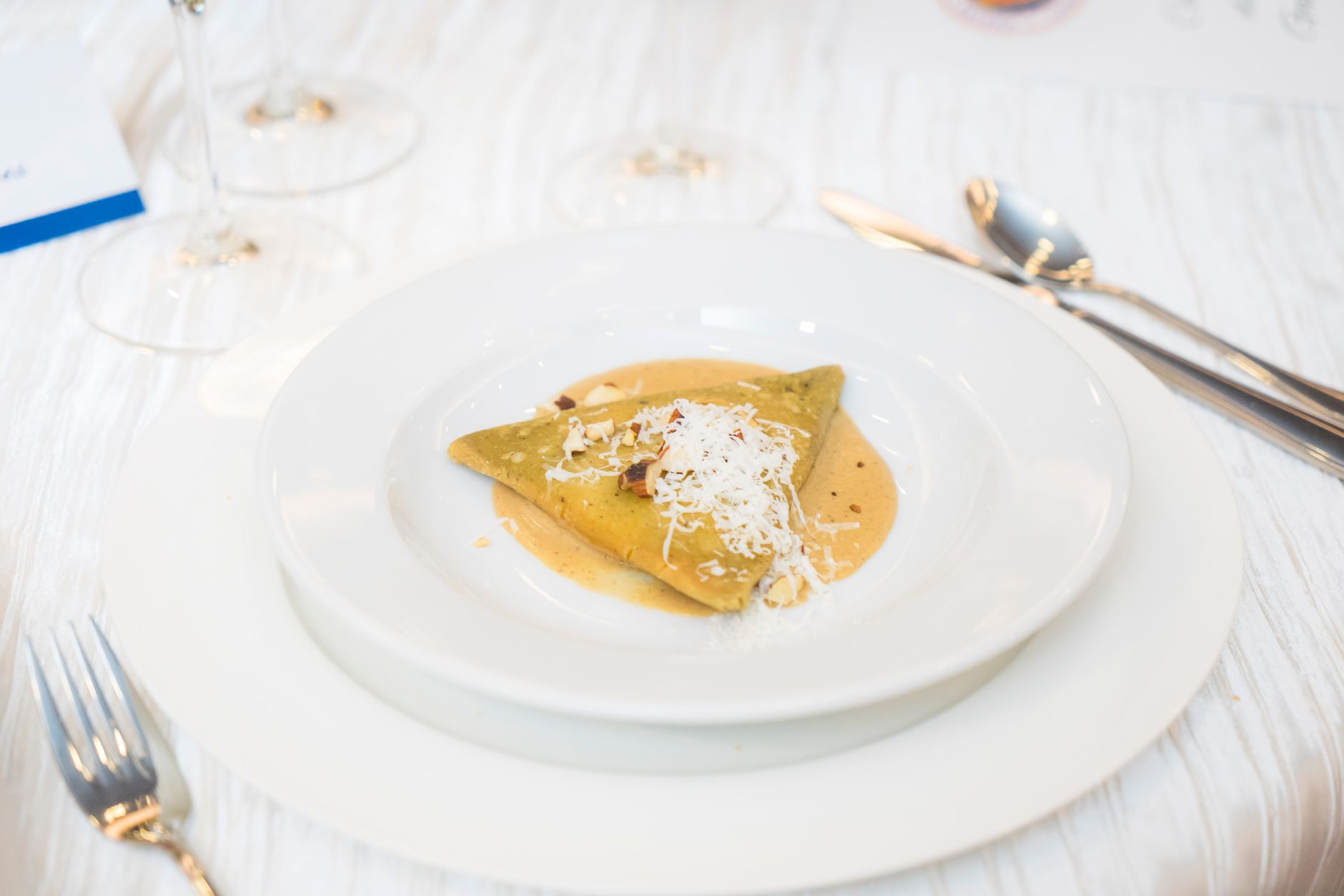 Crêpes salées au jambon et — assiette de crêpes salées jambon fromage