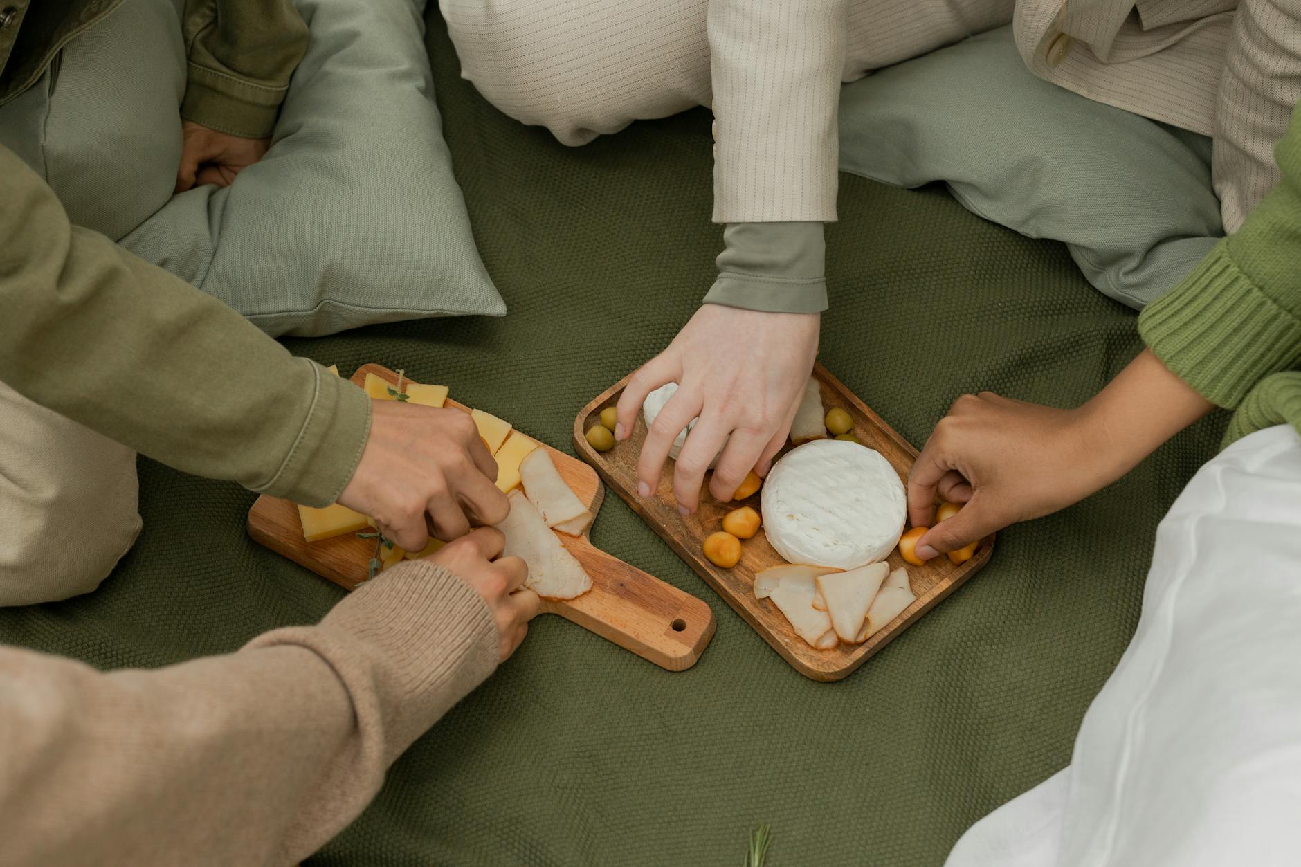 Fromage à faible teneur en sel et régime sain : repères concrets pour protéger sa santé — plateau de fromages à faible teneur en sel