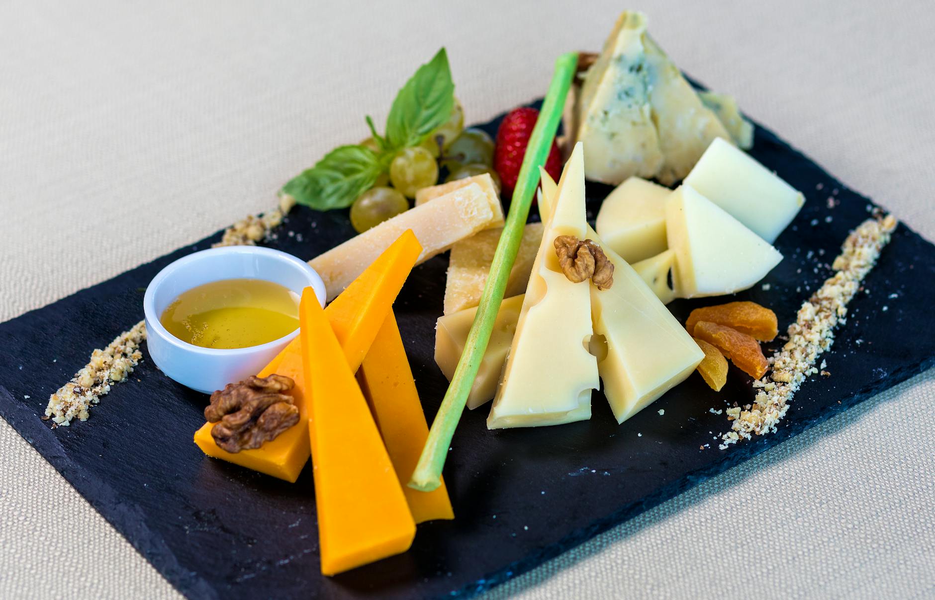 Fromages sans lactose et digestion : bien comprendre intolérance et allergie — variété de fromages sans lactose