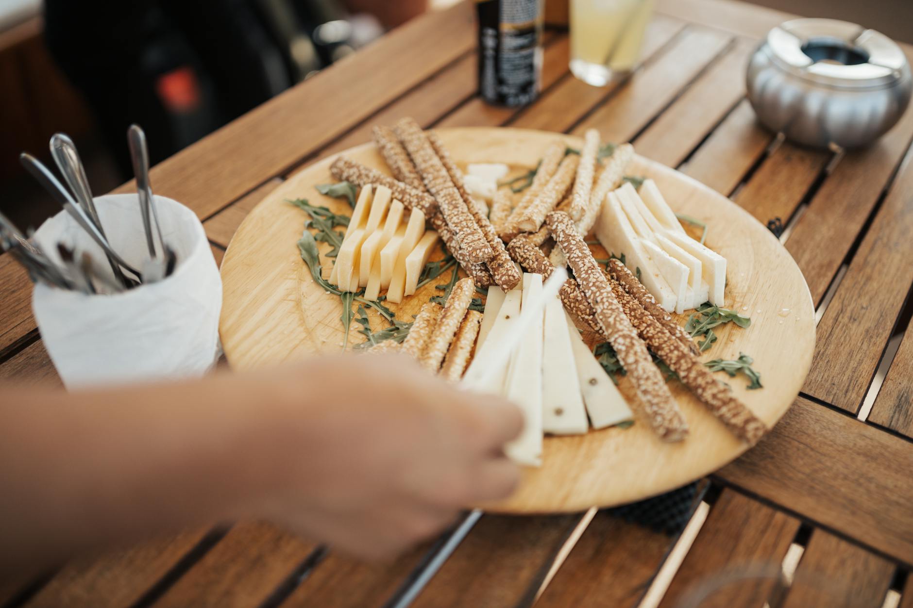 Fromage fermenté, fermentation lactique et familles de pâtes : poser les bases — plateau de fromages fermentés variés