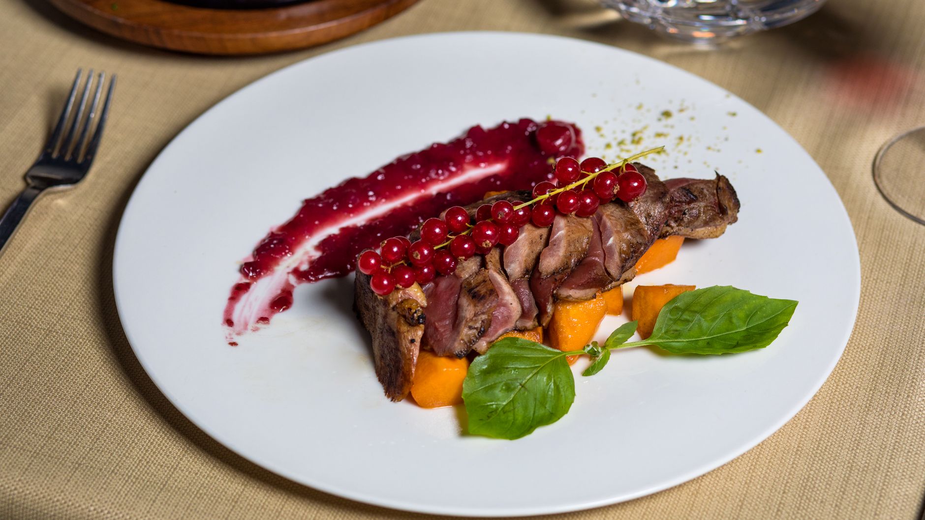 Magret de canard au four — magret de canard rôti avec sauce