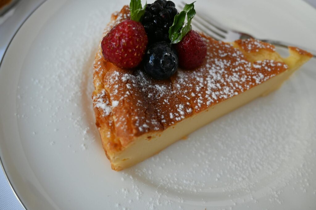 Meilleur gâteau au fromage blanc — gâteau au fromage blanc avec fruits frais
