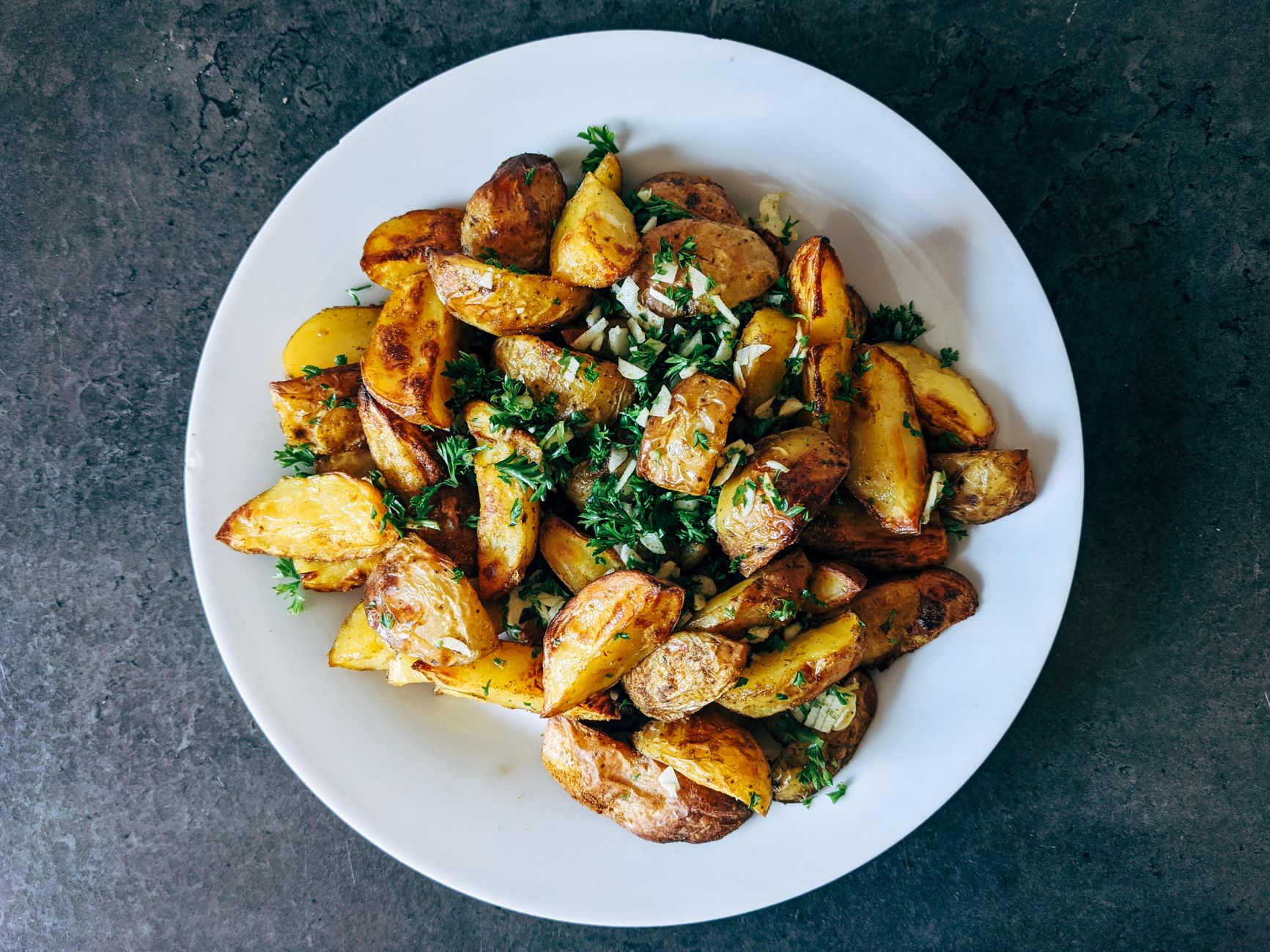 Pommes de terre rôties au — pommes de terre rôties à l'ail et aux herbes