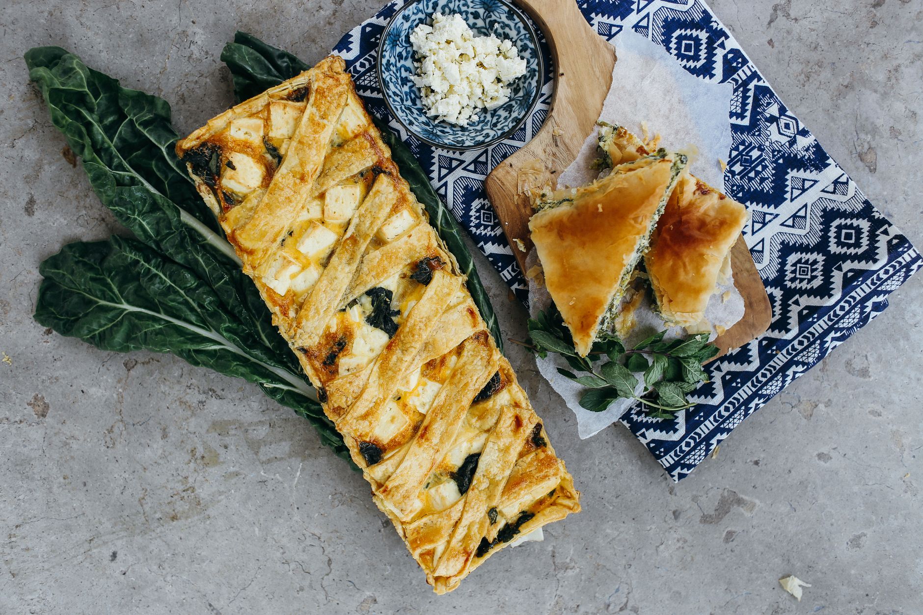 Recette de la tarte grecque — part de tarte épinard feta