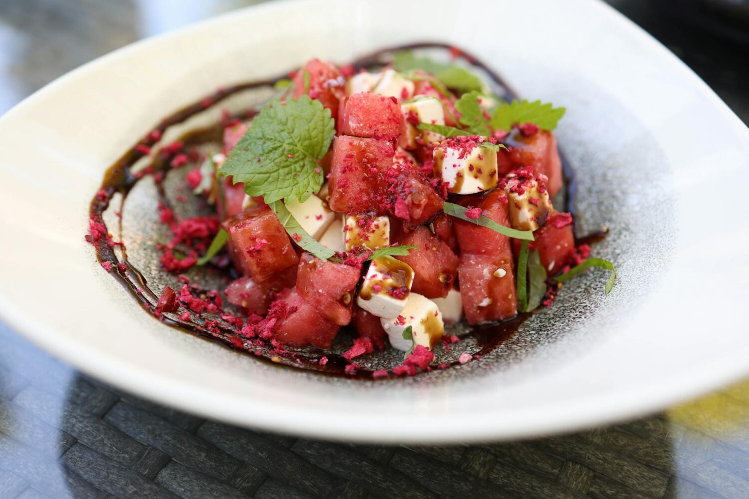Salade pastèque, feta et basilic : une recette rafraîchissante pour l&rsquo;été