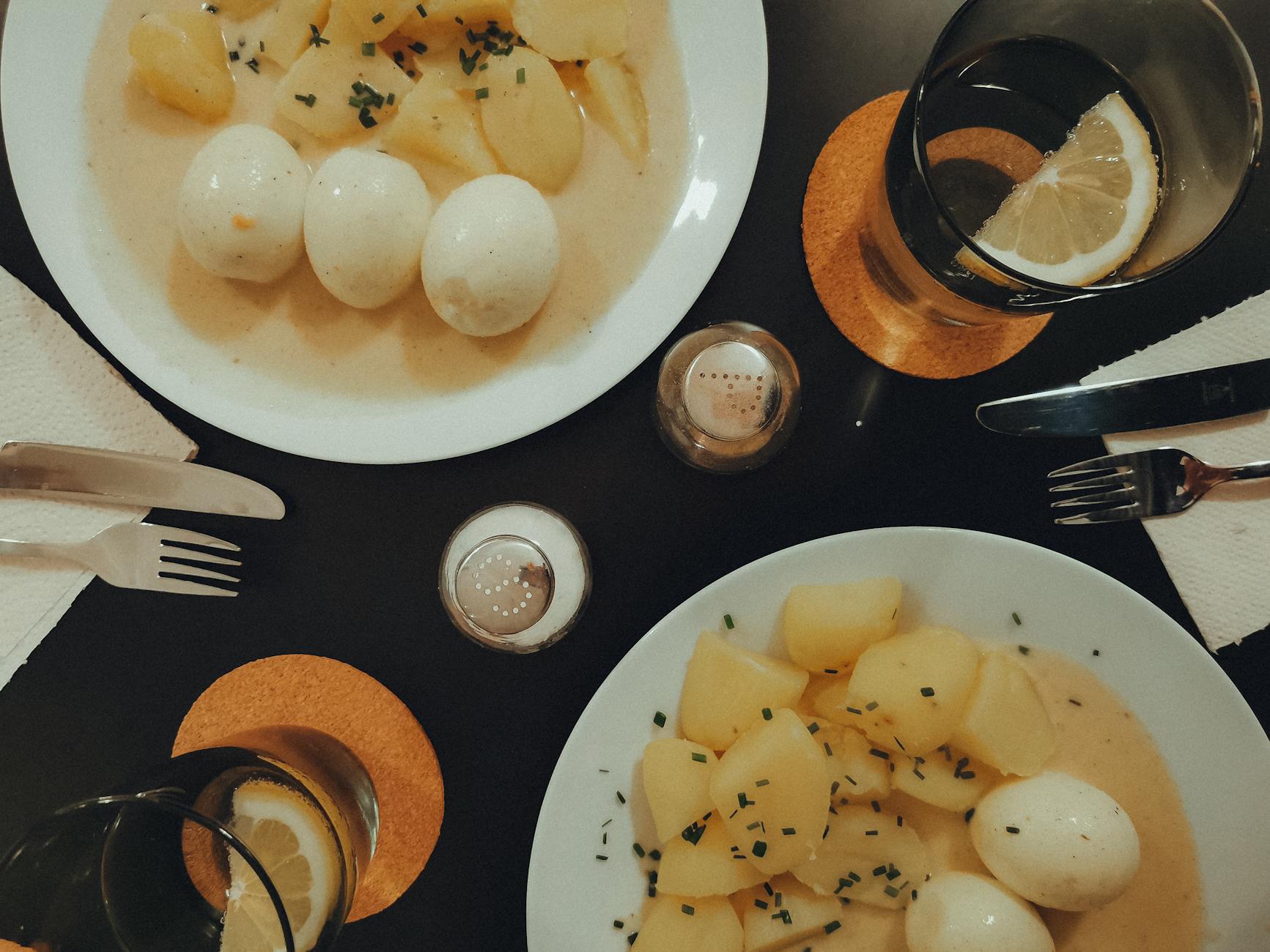 Sauce au fromage blanc et pommes de terre à l’eau : la base citronnée aux herbes — sauce crémeuse au fromage blanc pommes de terre